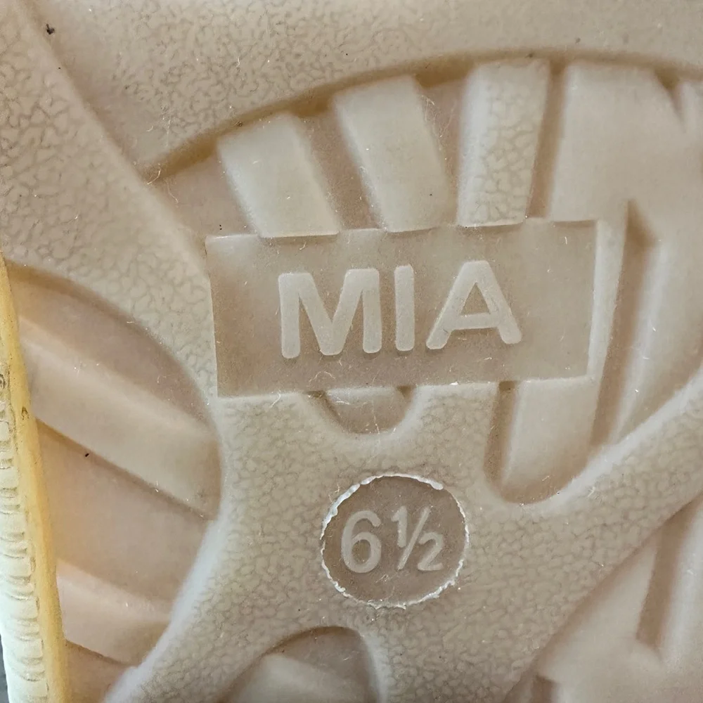 MIA Leather Retro Sneakers Size 6.5 White/Black Gum Sole - Picture 7 of 10